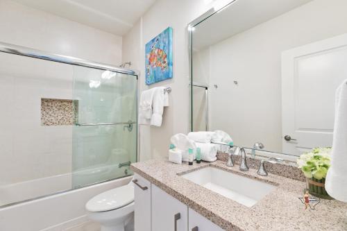 Four-Bedroom Apartment with Pool View image 10
