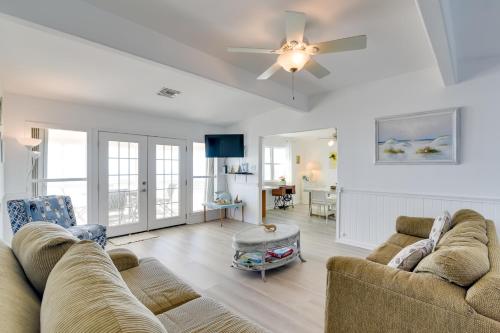 Oceanfront Home with Deck and Views in Galveston! in Galveston, USA