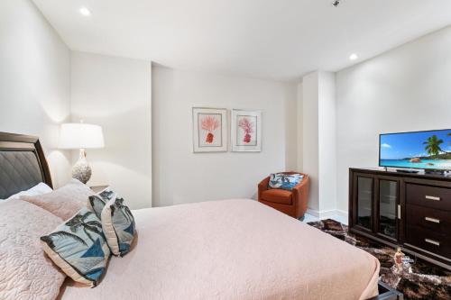 Four-Bedroom Apartment with Pool View image 6