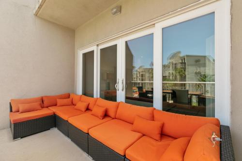 Four-Bedroom Apartment with Pool View image 2