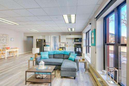 Updated Del Norte Apartment, Walk to Downtown! in Del Norte, USA