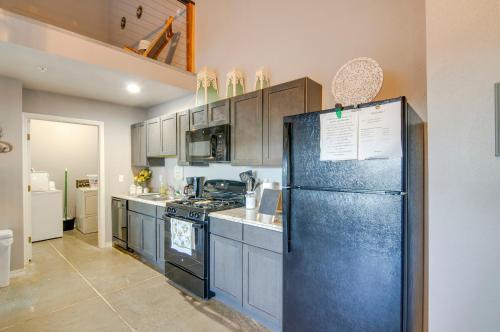Del Norte Apartment with Loft Walk to Downtown! in Del Norte, USA
