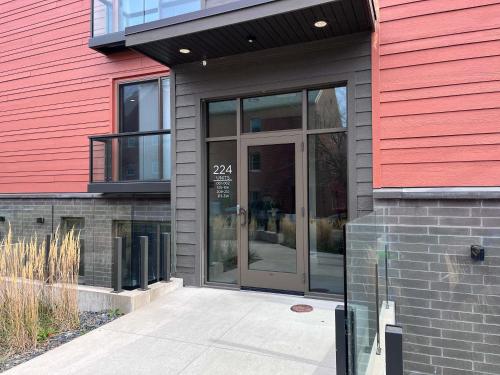 Modern Downtown Condo - image 14