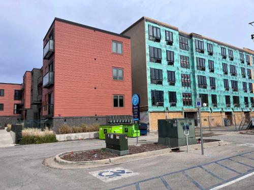 Modern Downtown Condo - image 10