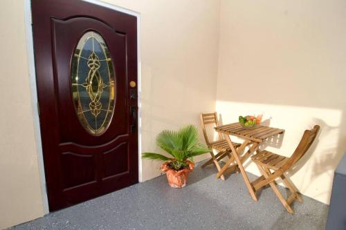 Taylor's Retreat - 5min to Sandals Resort & Beach Taylor's Retreat - 5min to Sandals Resort & Beach