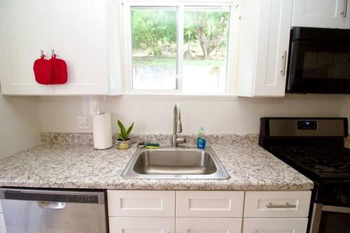 Taylor's Retreat - 5min to Sandals Resort & Beach Taylor's Retreat - 5min to Sandals Resort & Beach