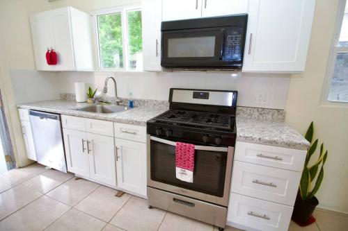 Taylor's Retreat - 5min to Sandals Resort & Beach Taylor's Retreat - 5min to Sandals Resort & Beach