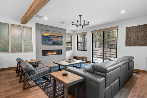 Summit Grand Sanctuary - 8-Bedroom Cabin in Big Bear Lake in Big Bear Lake, USA