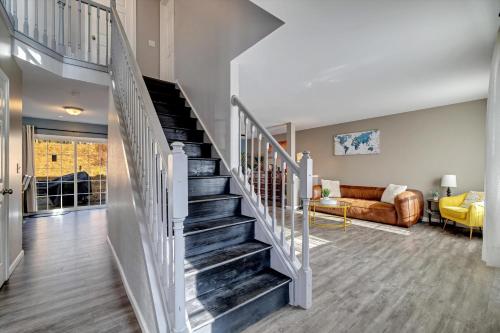 Cheerful Large 5 Bdr & Loft - Hot Tub Private in Albrightsville, USA