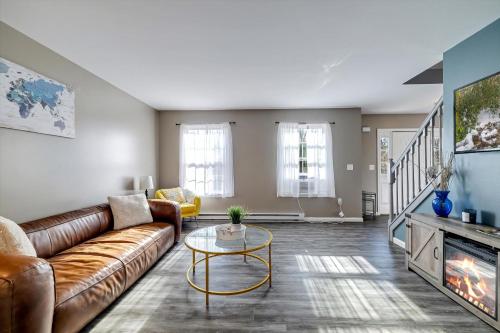 Cheerful Large 5 Bdr & Loft - Hot Tub Private in Albrightsville, USA