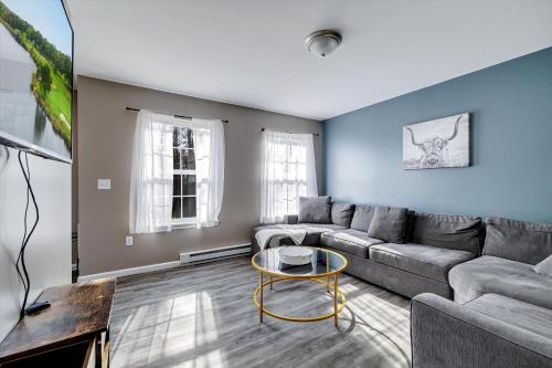 Cheerful Large 5 Bdr & Loft - Hot Tub Private in Albrightsville, USA