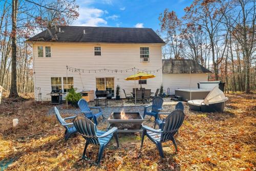 Cheerful Large 5 Bdr & Loft - Hot Tub Private in Albrightsville, USA