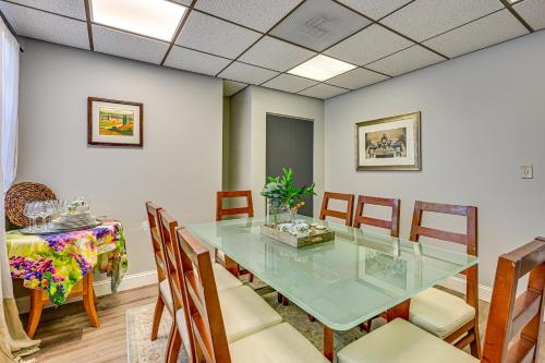 8 Mi to Tarpon Springs Sponge Docks Home with Grill in Trinity (FL)