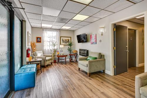 8 Mi to Tarpon Springs Sponge Docks Home with Grill in Trinity (FL)