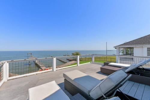Erkély/terasz, Bayfront Luxury House with Pool in Kemah (Texas)