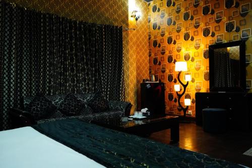 Family Room with Bath image 2
