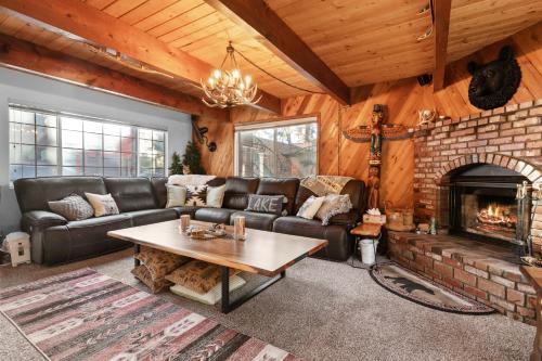 The Bird House in Moonridge - Close to Slopes, Fireplace, Barbecue in Big Bear Lake, USA