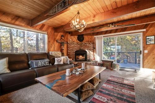 The Bird House in Moonridge - Close to Slopes, Fireplace, Barbecue in Big Bear Lake, USA