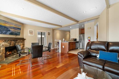 Lakeview Condo - Lakefront Complex, Lake Views, Heated Pool in Big Bear Lake, USA