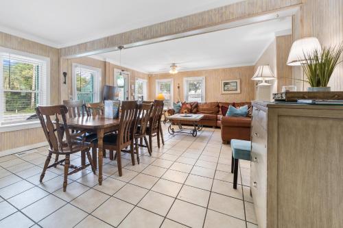 The 19th Hole -5 Bdr Slps 10 Golf Beach Pool Heat Hot Tub Extended Stay Welcome!