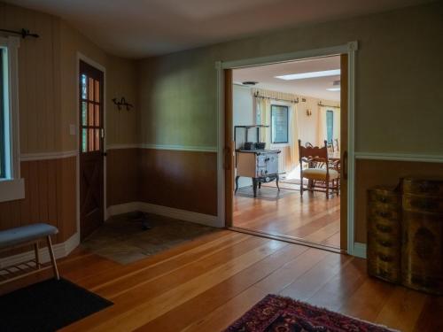 Lakefront Cottage, Salt Spring Island in Salt Spring Island, Canada