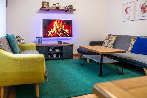 Large bedroom, close to Airport and City Centre, Edinburgh