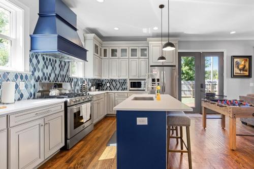 5 Mins to Downtown - Big Luxury house - 7 beds in Nashville, USA