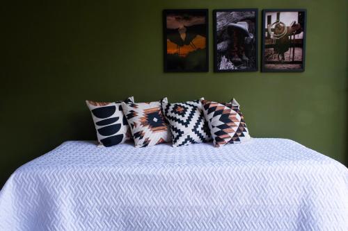 RíoBosque Cabañas de lujo frente al rio desayuno incluido san carlos antioquia