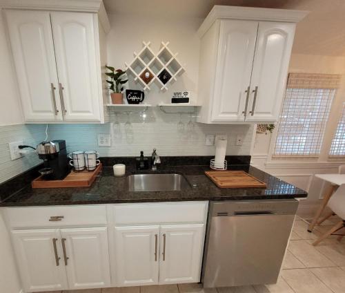 ห้องครัว, Cozy house, close to downtown Danvers in เดนเวอร์ (MA)