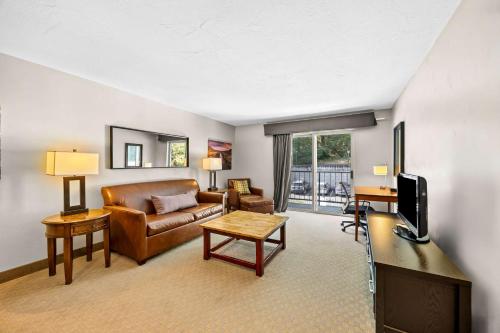 Best Western Inn at the Rogue - image 9