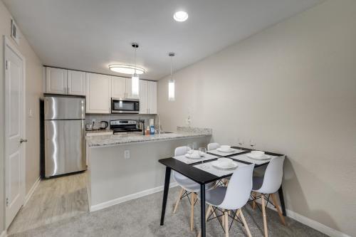 Stylish 1BD Apartment with Resort-Style Pool&Gym in Plano, USA