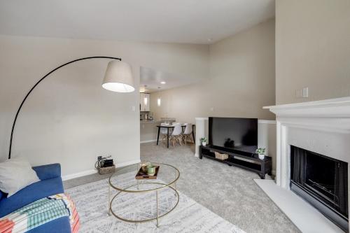 Stylish 1BD Apartment with Resort-Style Pool&Gym in Plano, USA