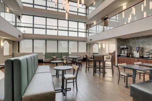 Drury Inn & Suites Cape Girardeau - image 2