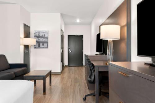 King Suite with Roll - In Shower - Disability Access
