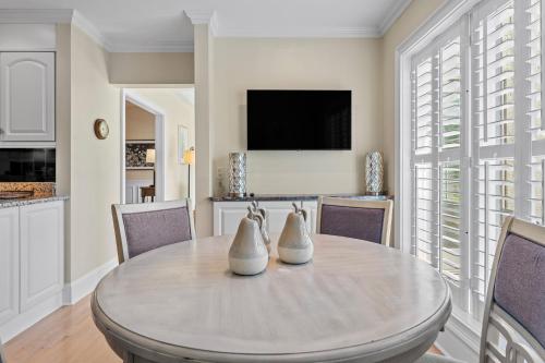 Serene, Pet Friendly Sea Pines Villa Near Beach with Pool Access Serene, Pet Friendly Sea Pines Villa Near Beach with Pool Access