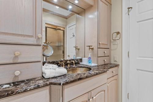 Serene, Pet Friendly Sea Pines Villa Near Beach with Pool Access Serene, Pet Friendly Sea Pines Villa Near Beach with Pool Access