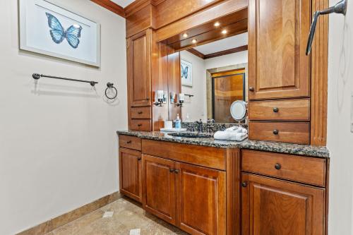 Serene, Pet Friendly Sea Pines Villa Near Beach with Pool Access Serene, Pet Friendly Sea Pines Villa Near Beach with Pool Access