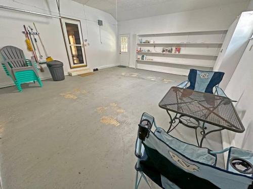 Buffalo Playhouse with game room in Williamson, USA