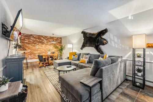 French Street Retreat Walk Everywhere image