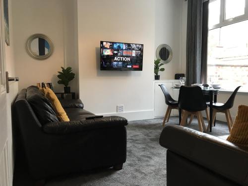Bright Spacious 3-bed with office & patio, Preston, Preston (zdjęcie 2)