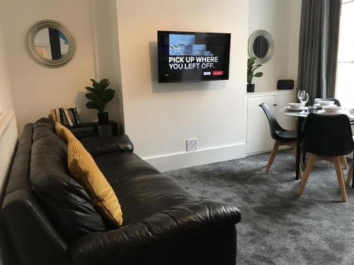 Bright Spacious 3-bed with office & patio, Preston, Preston (zdjęcie 8)