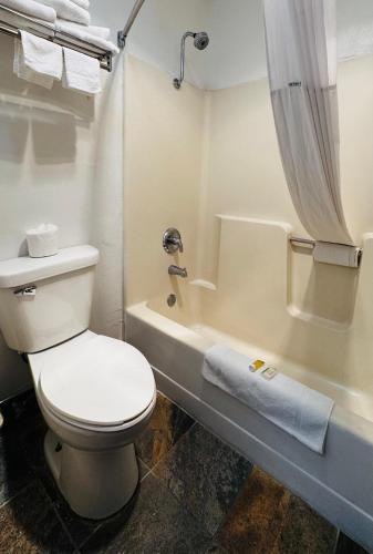 Days Inn by Wyndham North Platte - image 13