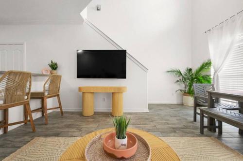 Padre Island Town home 5 min to the beach! pets ok in Corpus Christi, USA