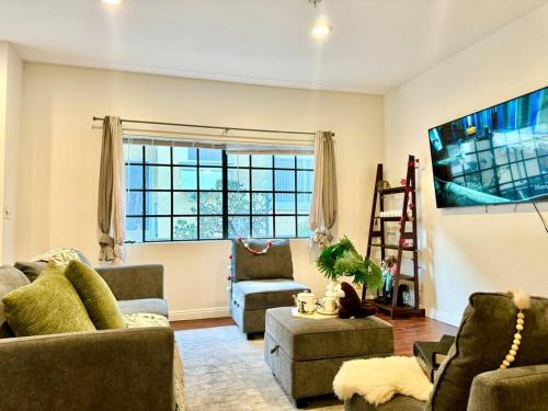 Jies Choice- Curtis Avenue Luxury Haven in Alhambra, USA