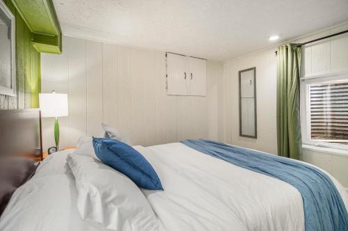GAME DAY Haven- Sleeps 10, Near Notre Dame & DT! in South Bend, USA