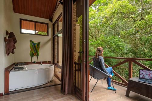 อ่างแช่น้ำร้อน, Cabañas Refugio Verde Monteverde (Cabanas Refugio Verde Monteverde) in มอนเตเวอร์ด