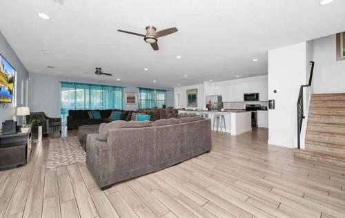 Glamour Pool Retreat Sleep 33 Theater Two Games RM Access to the Best Resort in Davenport, USA