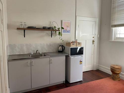 The Merredin Treasury, Art Deco heritage 2 bedroom suite in Merredin CBD in Merredin