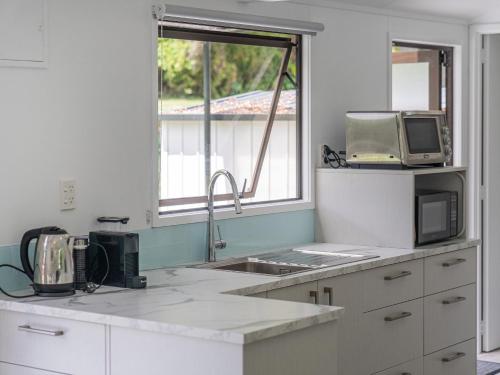 숙소 외관, Rewa Rewa Retreat - Tairua Holiday Home in 타이루아