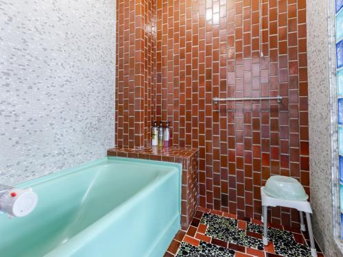 room detail thumbnail 2